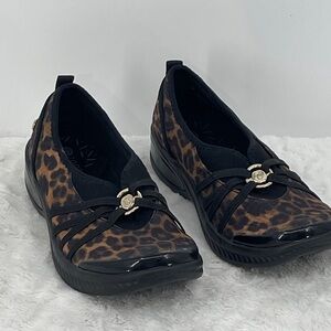 BZEES NICHE Women's Leopard Print Slip-On Shoes SIZE 9W